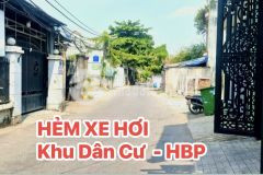 Xe hơi đậu được trong nhà khu dân cư yên tĩnh nhiều cây xanh