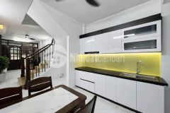 Bán nhà trung tâm ngọc thuỵ 2 thoáng dt cực hiếm 41m nhỉnh 10tỷ sân để xe riêng