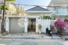 Cg. bán căn biệt thự 180m2 có gara đậu xe ô tô rộng rãi mặt tiền đs 3 kdc long thịnh