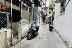 Bán nhà cũ tiện xây mới, sổ đẹp ngay ngằn, quận 5 nguyễn trãi, gía rẻ