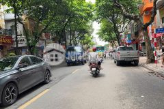 Nhà nở hậu lõi phốvipngọclâm 90m, 8t, mt5m, thang máy, gara, đầy đủ nội thất, vỉa hè rộng.