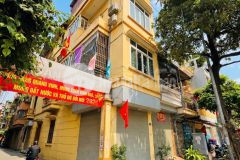 Cho thuê nhà căn góc 82 ngô quyền hà đông, 35m nhà 3 tầng, kinh doanh tốt