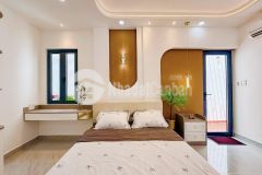 Lê đức thọ sát bờ kênh xe hơi tránh nhau nhà đẹp 5 tầng