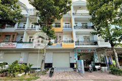 Nhà hoàn thiện 1 trệt 3 lầu đầy đủ nội thất trục chính a2 bùi quang trinh kdc phú an 6.2 tỷ