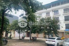 Bán nhà đại cát thượng cát. 50m 5tầng. ô tô 7 chỗ đỗ cửa.cạnh hồ sen. gia 6.98 tỷ