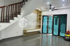 Chính chủ bán nhà mới xây 3 tầng 2 mặt tiền lạc đạo văn lâm, 2.x tỷ, 0828218468