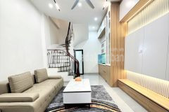 Nhà mới, đẹp, 6 tầng, ở ngay phố thái thịnh, cách ô tô tránh vài bước chân, giá 8,3 tỷ