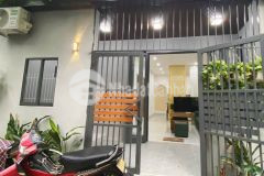 Ban nha câp 4 5x14m2 hem 1 gân chơ đêm binh chanh gia 825 triêu