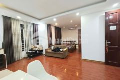 Cho thuê căn hộ ngõ 279 đội cấn, ba đình, nhà đẹp, thang máy, ô tô đỗ cửa
