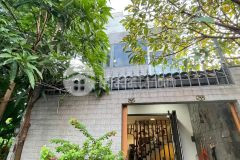 Nhà đẹp chủ thiết kế view bờ kè mát mẻ hẻm xe hơi thông 5p ra hà huy giáp