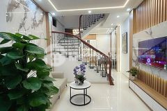 Bán nhà đường giải phóng hoàng mai, phân lô ô tô đỗ cửa, 4 tầng x 43m2, giá hơn 9 tỷ.