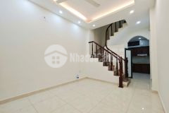 Cho thuê nhà núi trúc, ba đình, 5 tầng, gần phố, sân chơi trước nhà